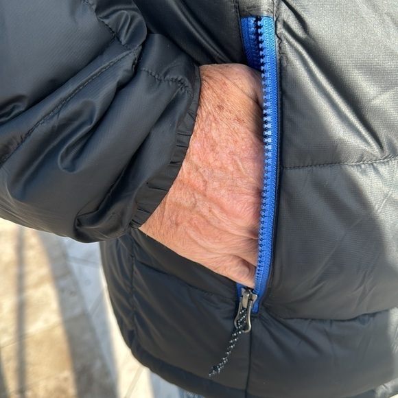 Columbia 🎉HP🎉🎆Sale🎆black and blue hooded insulated jacket - Picture 5 of 12